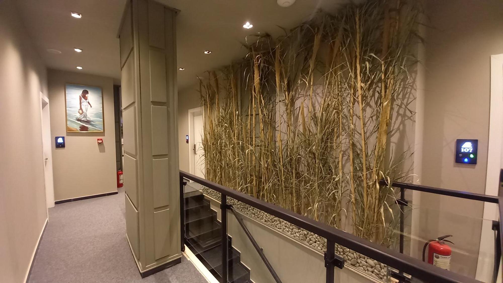Hotel Aglon Vlorë Extérieur photo