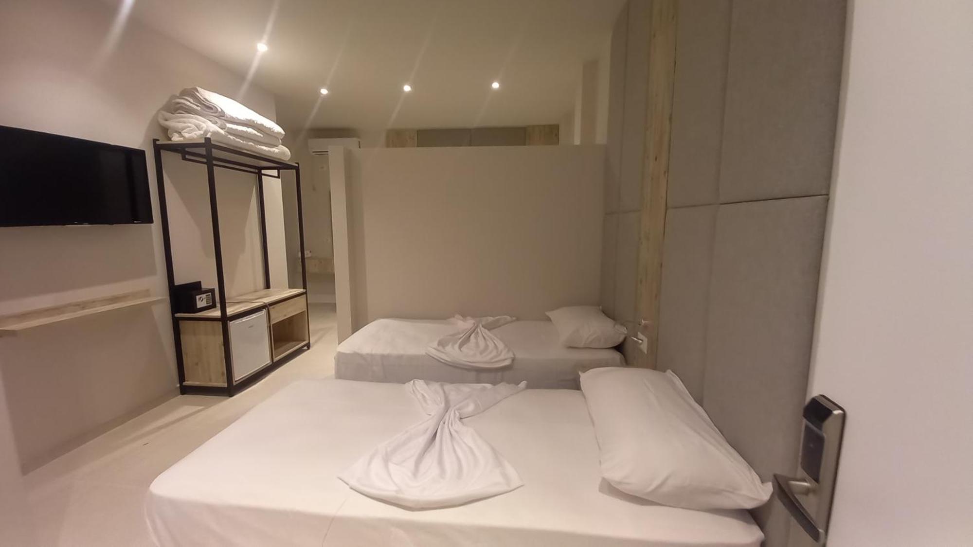 Hotel Aglon Vlorë Chambre photo