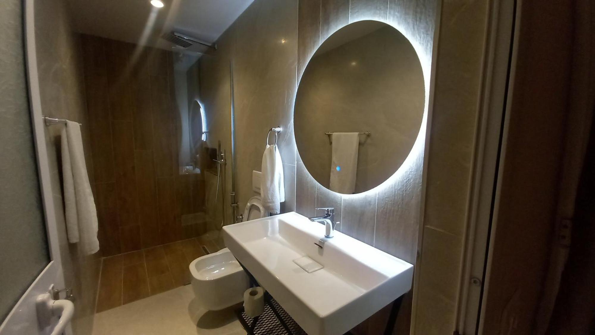 Hotel Aglon Vlorë Extérieur photo