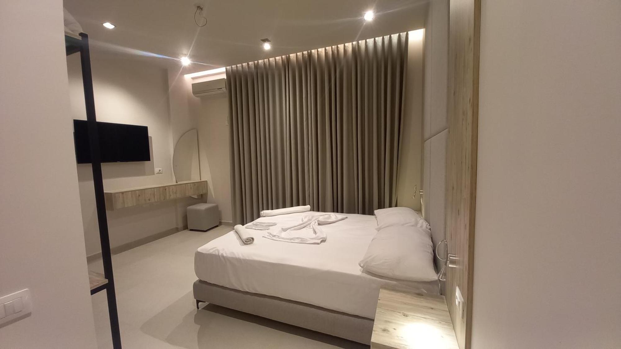Hotel Aglon Vlorë Extérieur photo