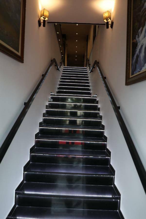 Hotel Aglon Vlorë Extérieur photo